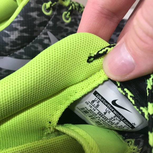 Nike Women's Roshe Run | Gray/Black/Green - Picture 9 of 9